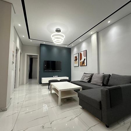 Warm And Modern Brand New Apartment Piraeus Exterior photo